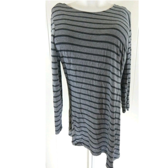 Vince Camuto Gray Asymmetrical Knit Top - Picture 1 of 3